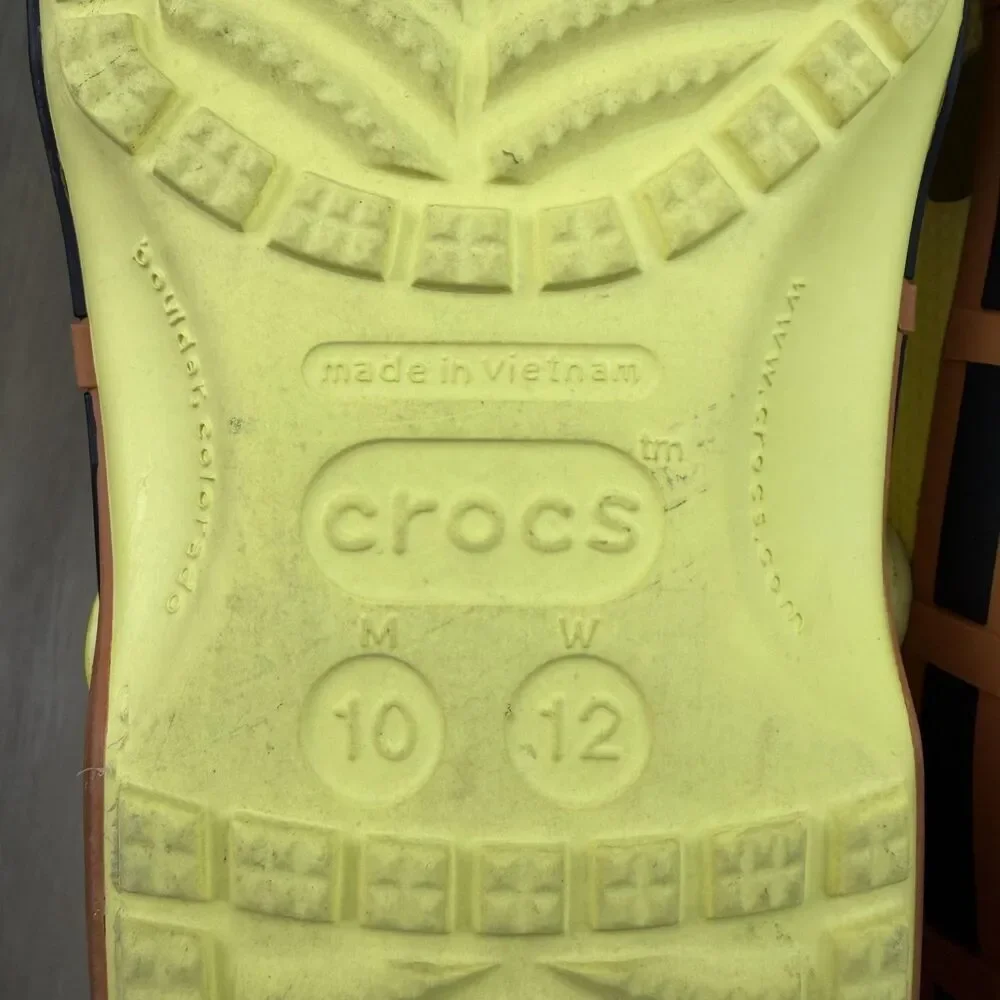 Crocs Shoes Mens Size 10 Yellow SpongeBob SquarePants Clogs Slip On Sandals